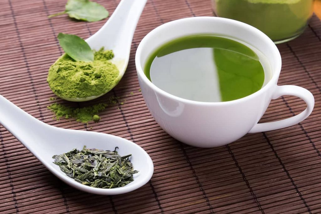 درمان چربی پوست با چای سبز